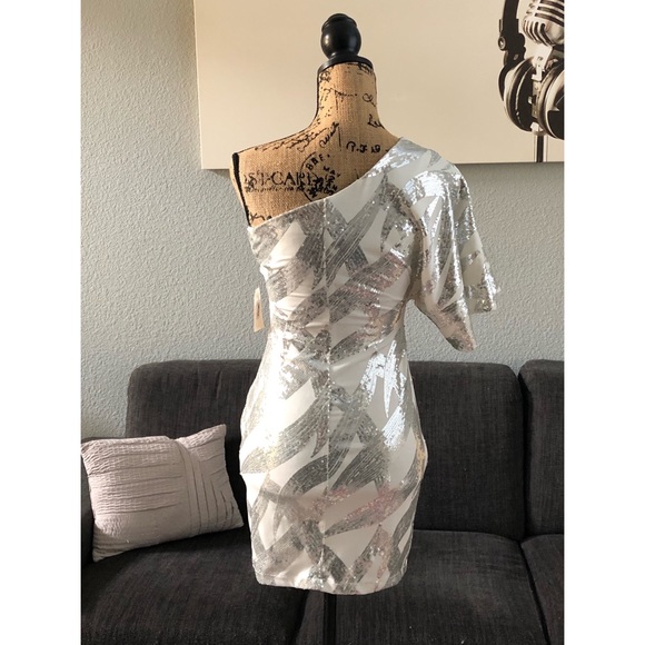 Beautiful white dress with silver glam! 🌟 - Picture 2 of 5